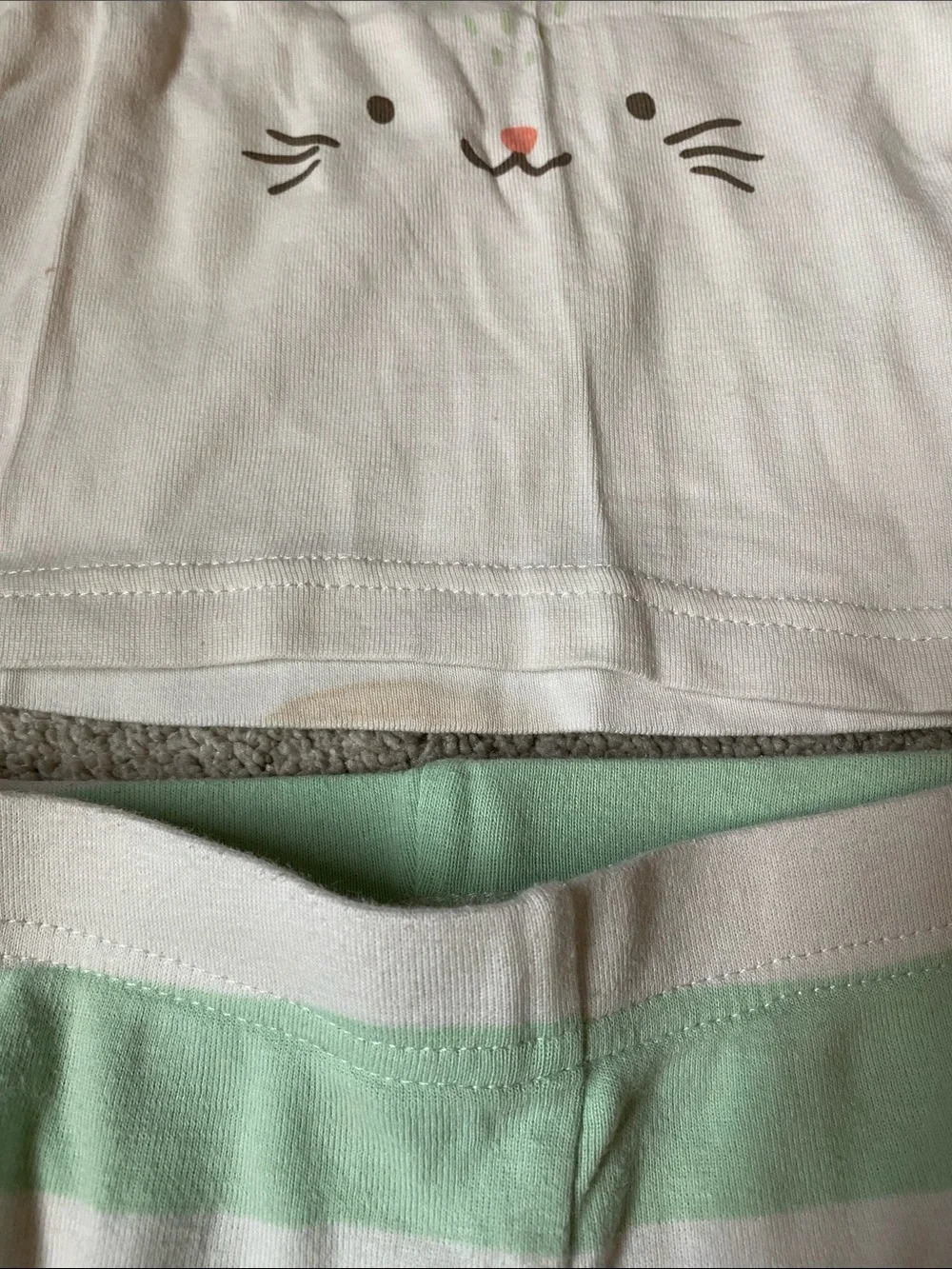 Old Navy 12-18 Month Easter Bunny Graphic Pajama Set in Mint and White for Kids